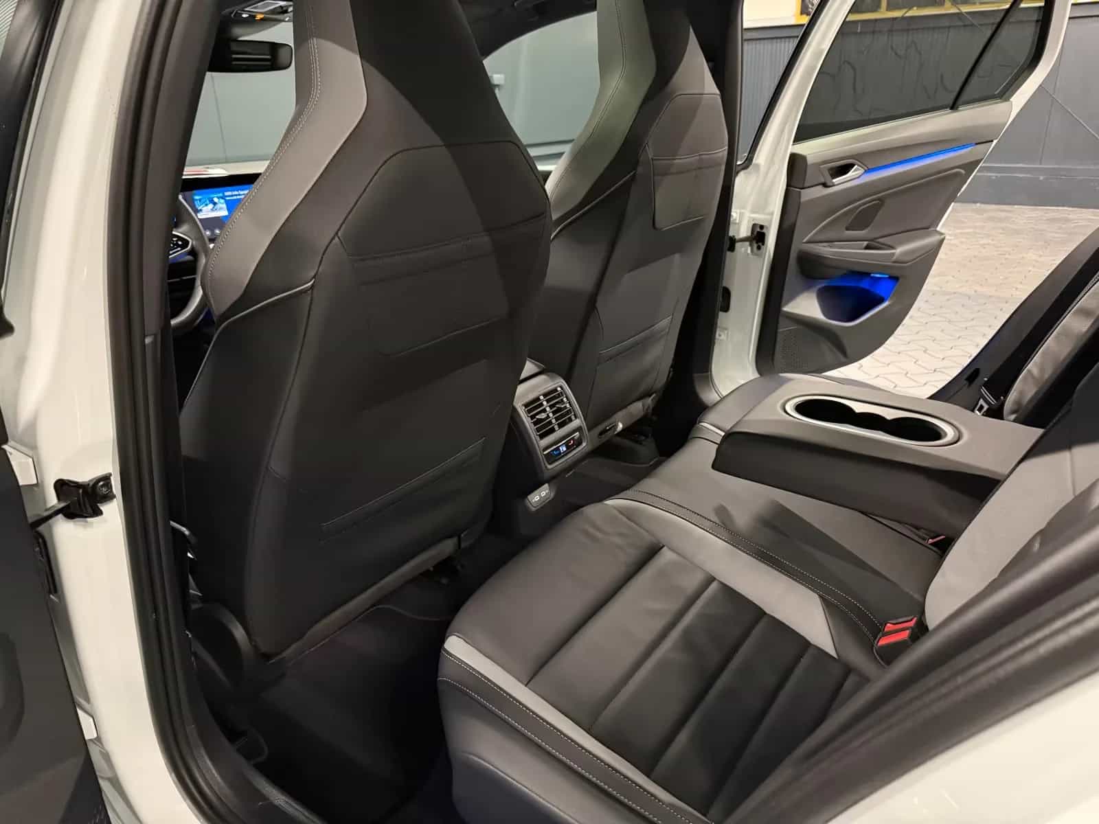 Volkswagen Golf 12/2023-photo-33