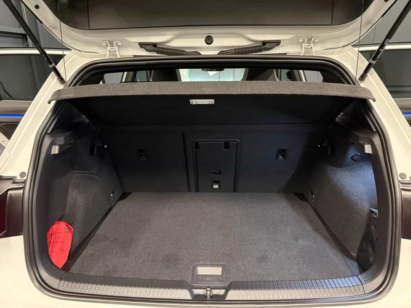 Volkswagen Golf 12/2023-photo-34