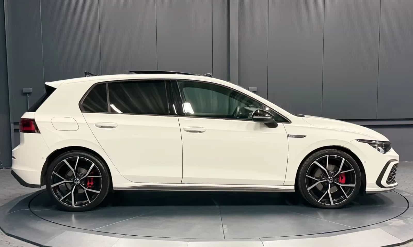 Volkswagen Golf 12/2023-photo-7