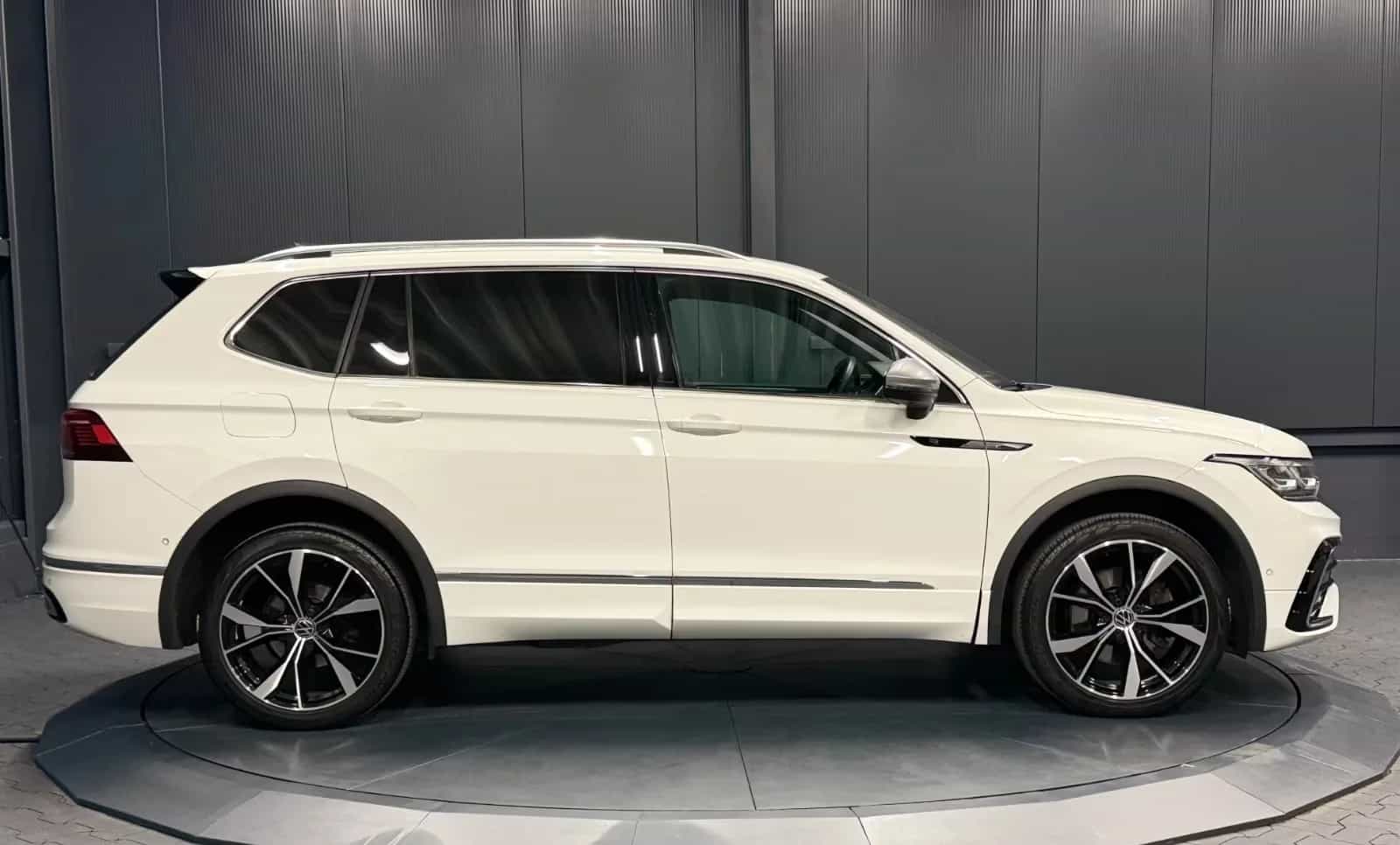 Volkswagen Tiguan Allspace 11/2021-photo-8
