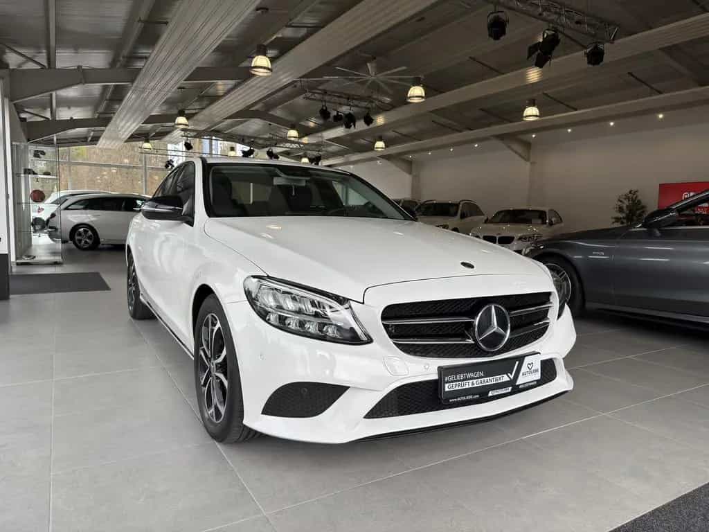 Mercedes-Benz C-Class 300 Limousine LED*RFK*AMBIENTE*NIGHT 05/2019-photo-2