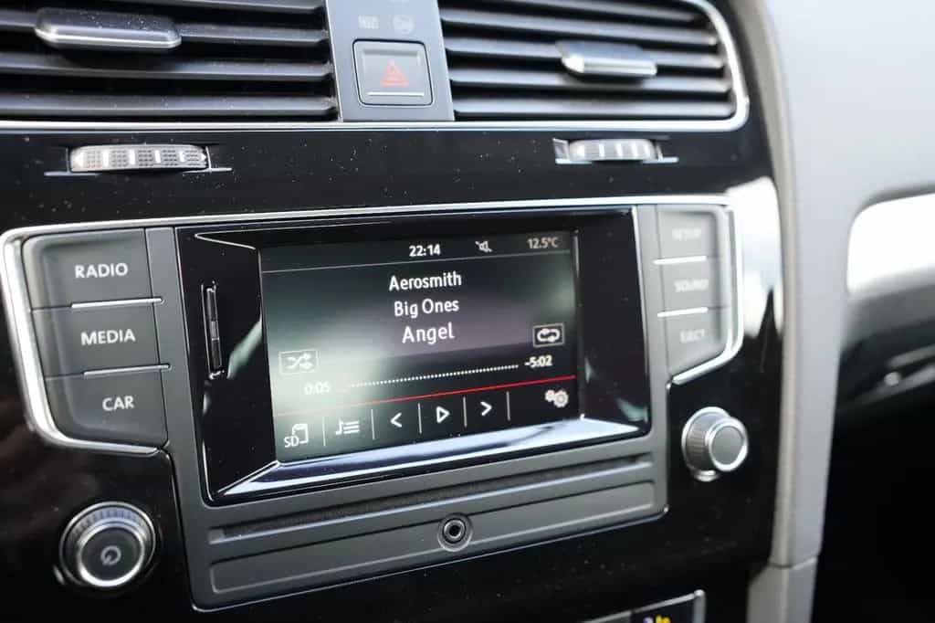 Volkswagen Golf VII Lim. Cup BMT*1.HAND*KLIMA*PDC*LED*ESP* 11/2014-photo-31