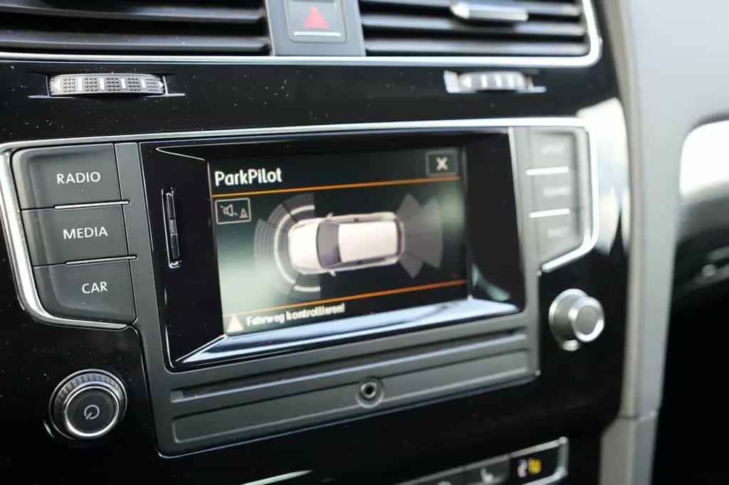 Volkswagen Golf VII Lim. Cup BMT*1.HAND*KLIMA*PDC*LED*ESP* 11/2014-photo-35