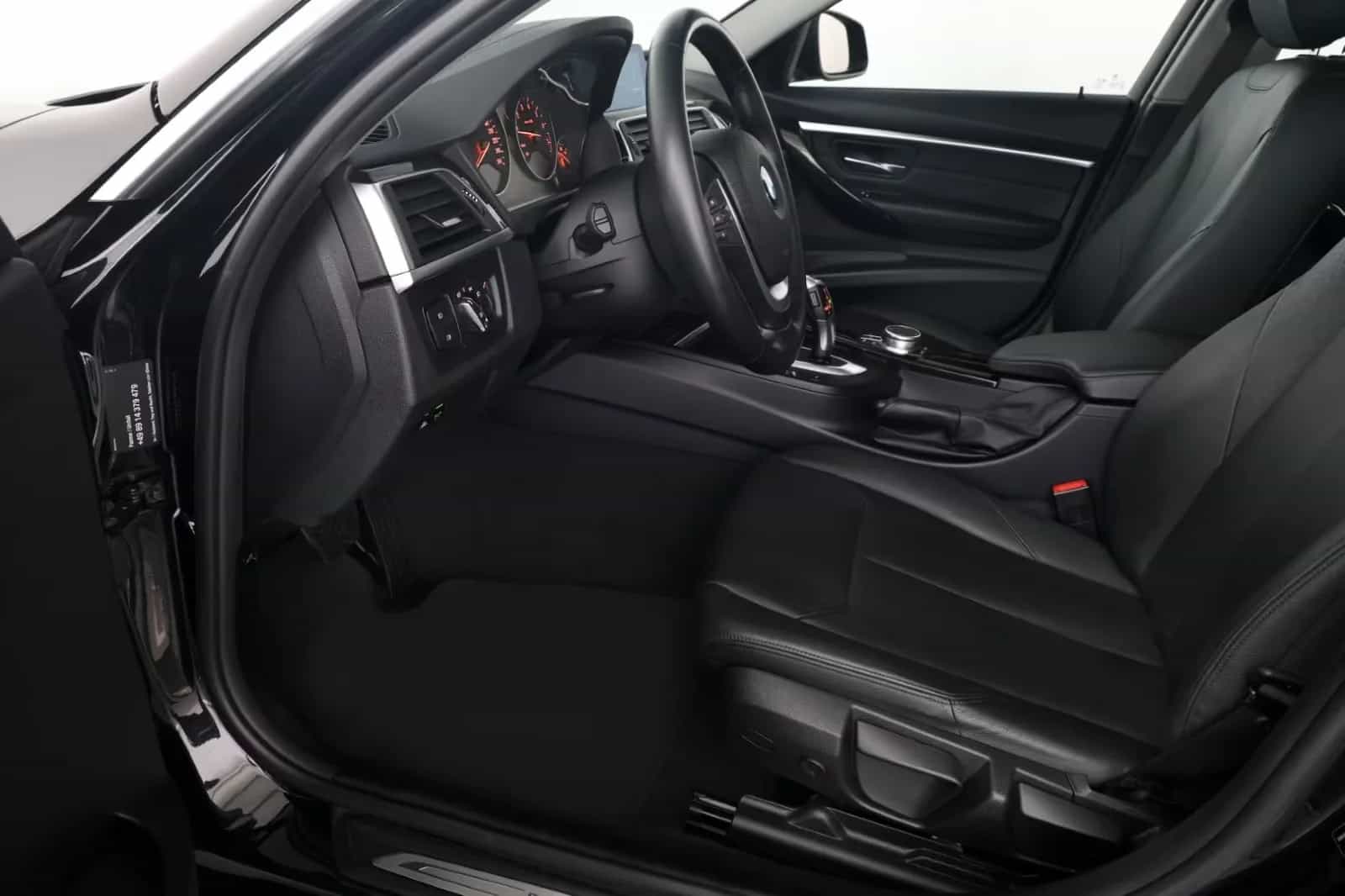 BMW 3 Series 10/2018-photo-11