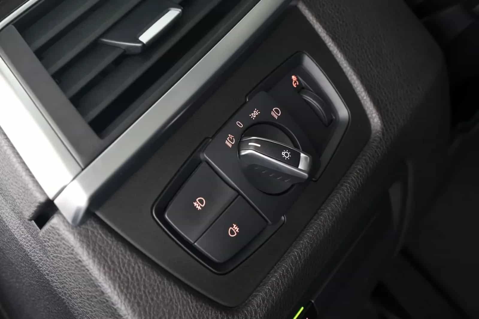 BMW 3 Series 10/2018-photo-16