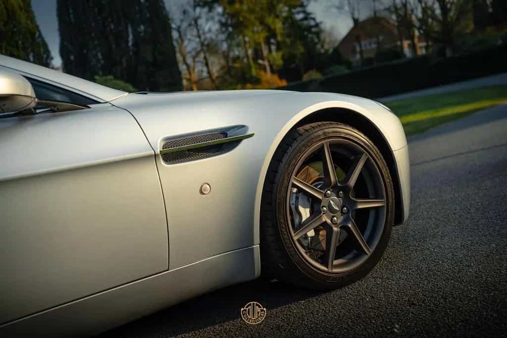 Aston Martin V8 Vantage Roadster 4.3 09/2007-photo-24