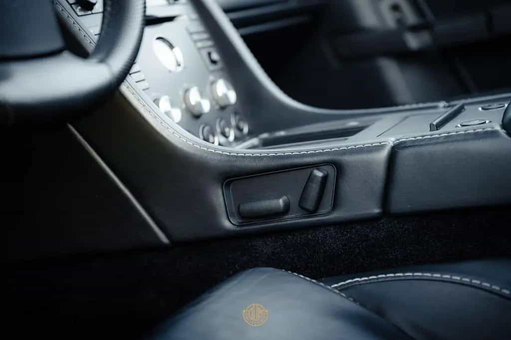 Aston Martin V8 Vantage Roadster 4.3 09/2007-photo-43