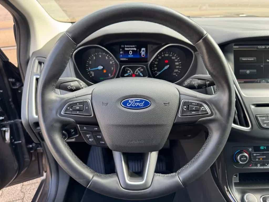 Ford Focus Lim. Titanium 02/2016-photo-11