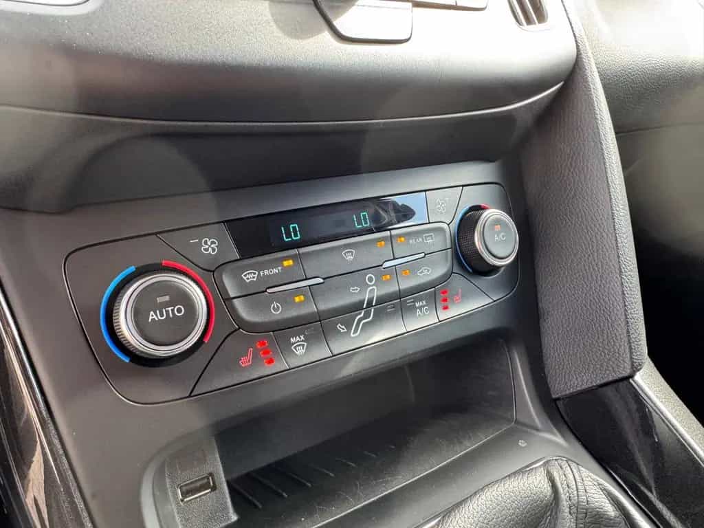Ford Focus Lim. Titanium 02/2016-photo-16