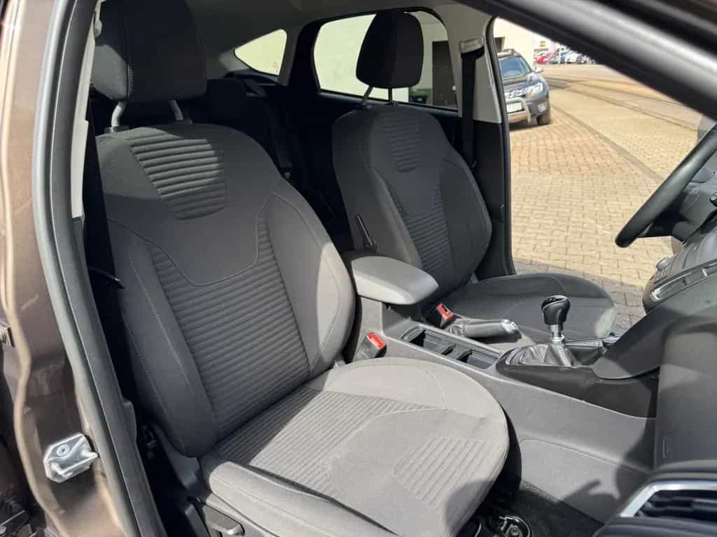 Ford Focus Lim. Titanium 02/2016-photo-23
