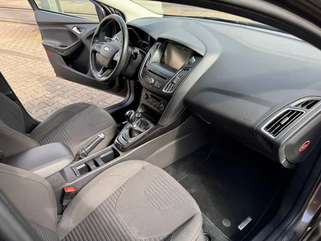 Ford Focus Lim. Titanium 02/2016-photo-25