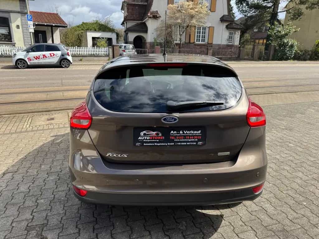 Ford Focus Lim. Titanium 02/2016-photo-2