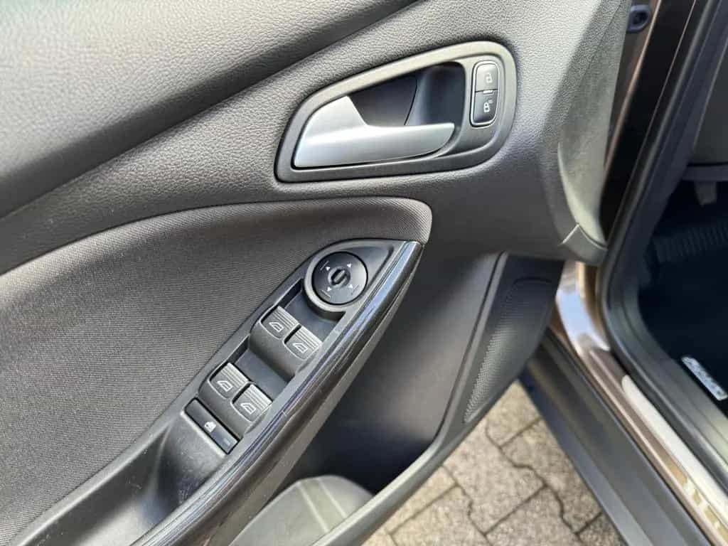 Ford Focus Lim. Titanium 02/2016-photo-7