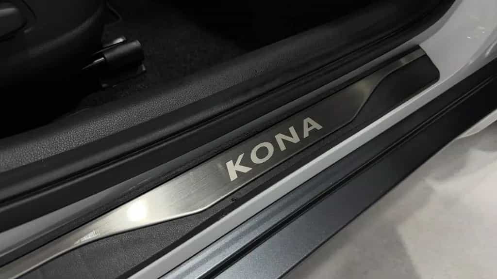 Hyundai Kona Premium 4WD/HuD/RFK/Leder/KeyLess/CarPlay 05/2018-photo-16