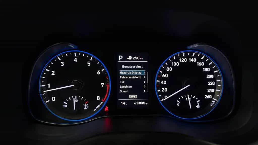 Hyundai Kona Premium 4WD/HuD/RFK/Leder/KeyLess/CarPlay 05/2018-photo-33
