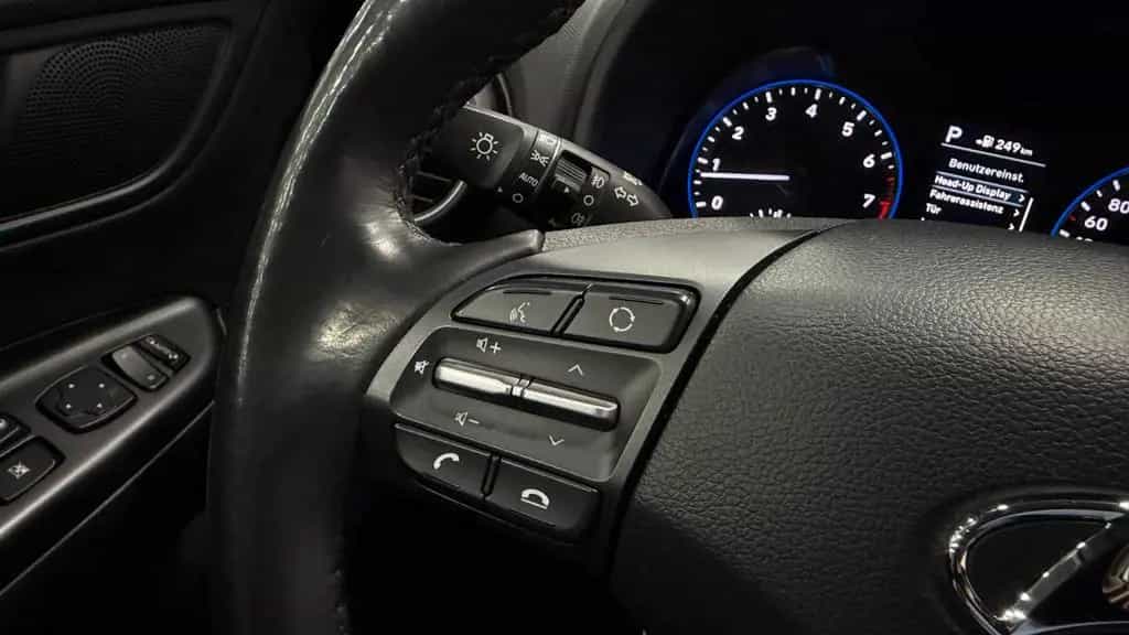 Hyundai Kona Premium 4WD/HuD/RFK/Leder/KeyLess/CarPlay 05/2018-photo-34