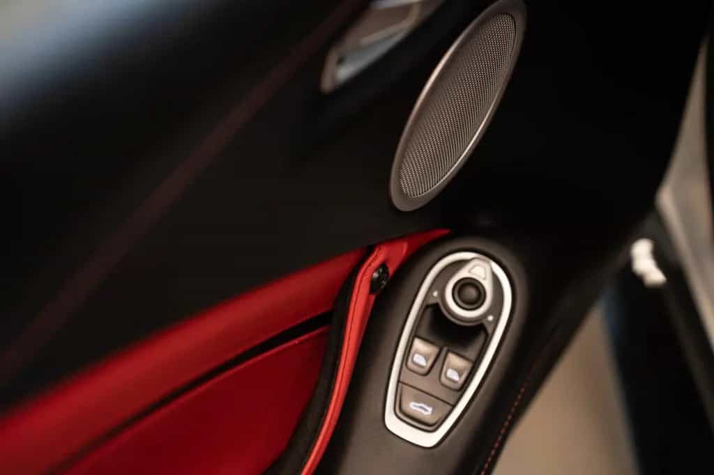 Aston Martin V8 Vantage 4.0 V8 12/2019-photo-13