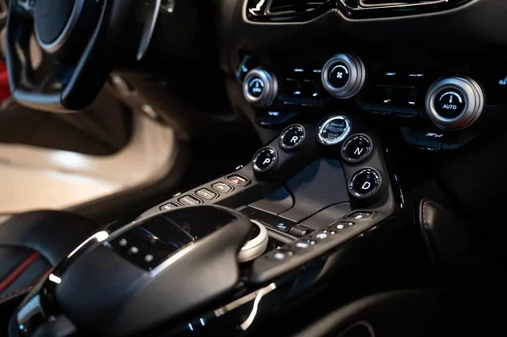 Aston Martin V8 Vantage 4.0 V8 12/2019-photo-19