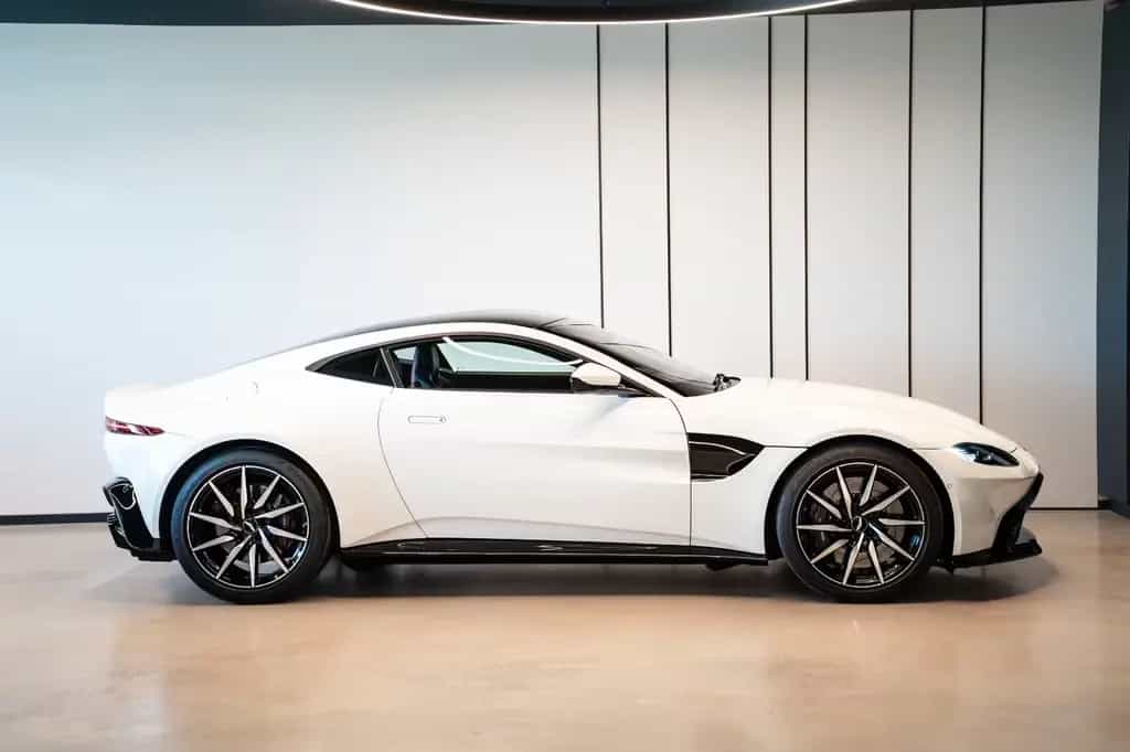 Aston Martin V8 Vantage 4.0 V8 12/2019-photo-5