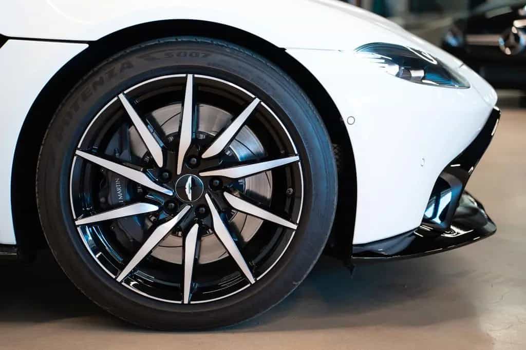 Aston Martin V8 Vantage 4.0 V8 12/2019-photo-6