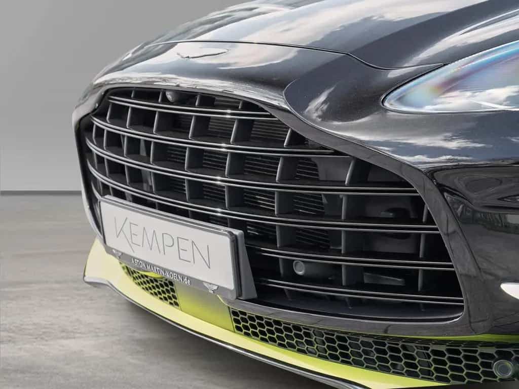 Aston Martin DBX 707 AMR Onyx Black Bowers & Wilkins 04/2025-photo-13