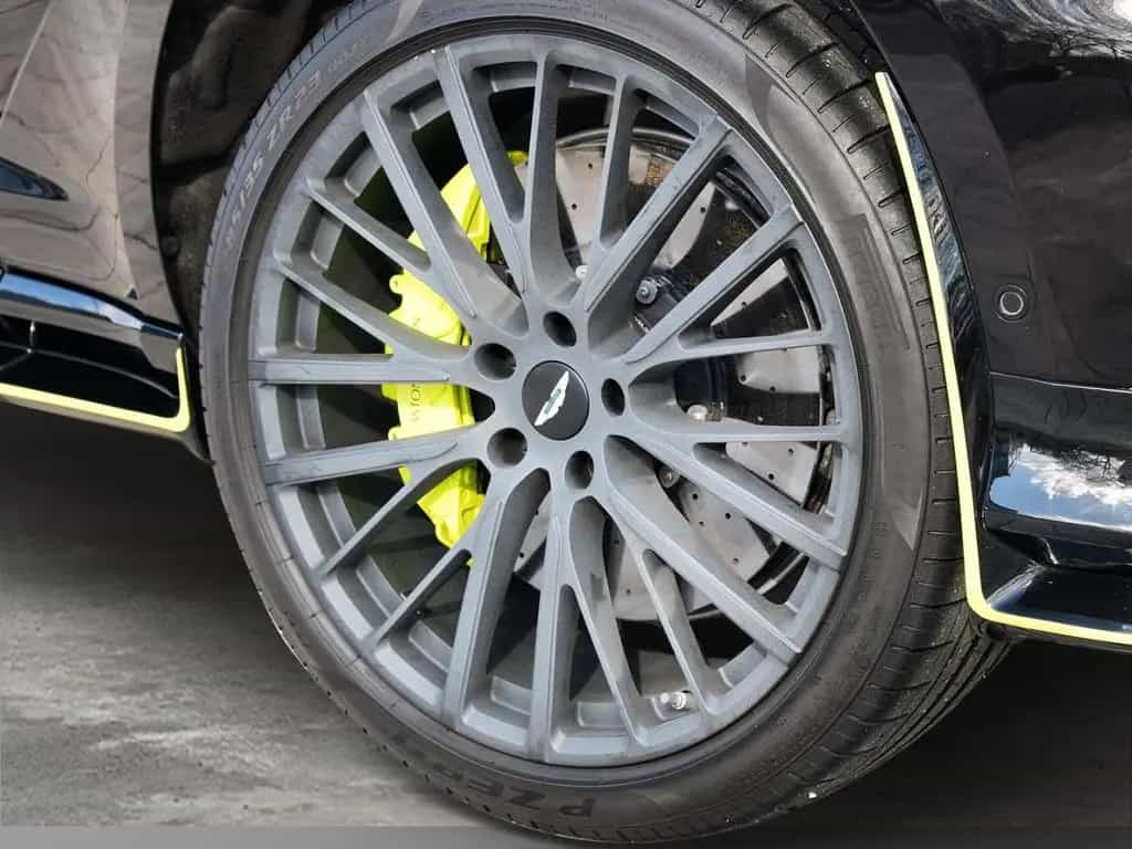 Aston Martin DBX 707 AMR Onyx Black Bowers & Wilkins 04/2025-photo-14