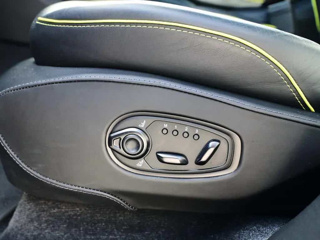 Aston Martin DBX 707 AMR Onyx Black Bowers & Wilkins 04/2025-photo-24