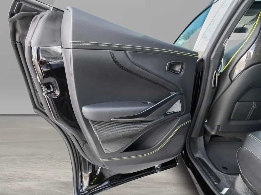 Aston Martin DBX 707 AMR Onyx Black Bowers & Wilkins 04/2025-photo-28