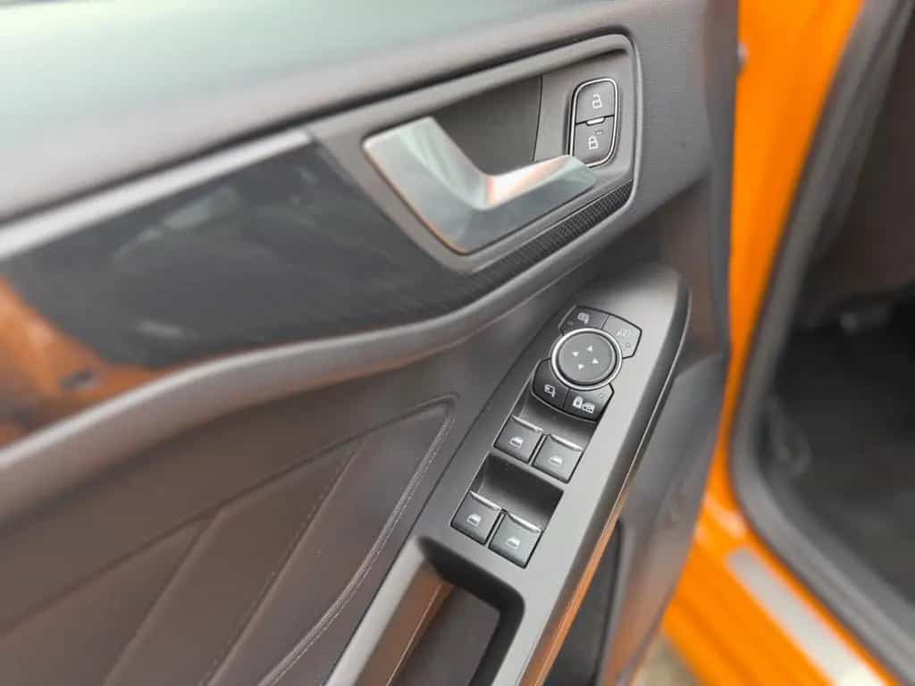 Ford Focus 2,3 EcoBoost ST Auto/PANO/RECARO/GAR/Top! 10/2020-photo-17