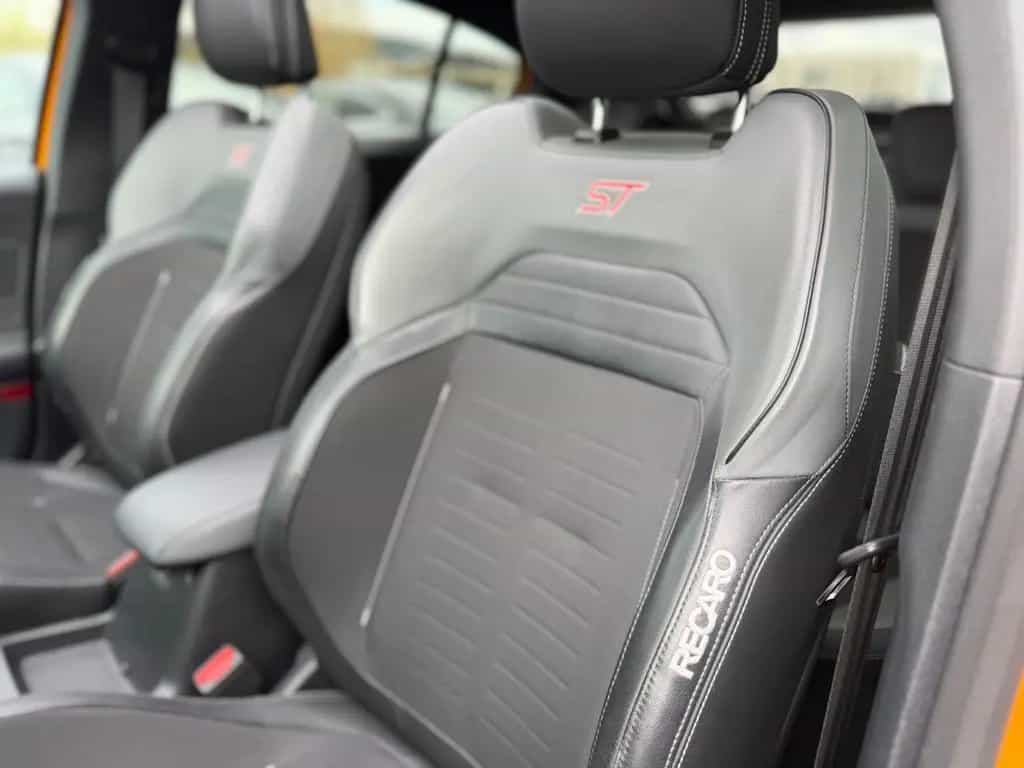 Ford Focus 2,3 EcoBoost ST Auto/PANO/RECARO/GAR/Top! 10/2020-photo-20
