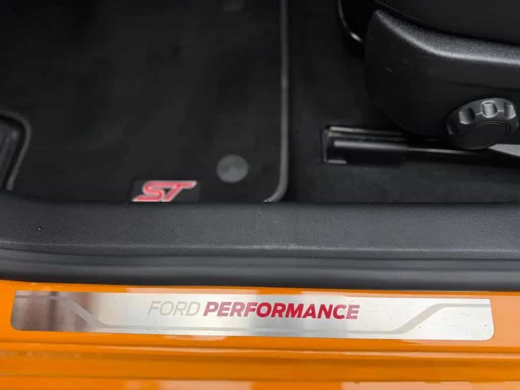 Ford Focus 2,3 EcoBoost ST Auto/PANO/RECARO/GAR/Top! 10/2020-photo-21
