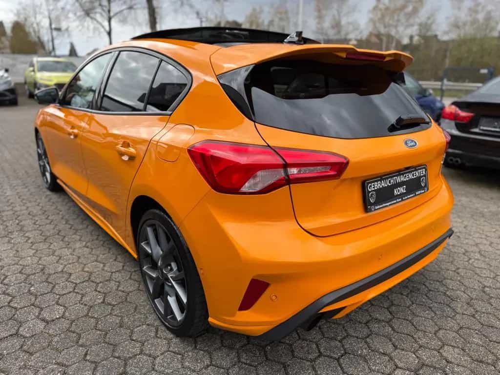 Ford Focus 2,3 EcoBoost ST Auto/PANO/RECARO/GAR/Top! 10/2020-photo-2