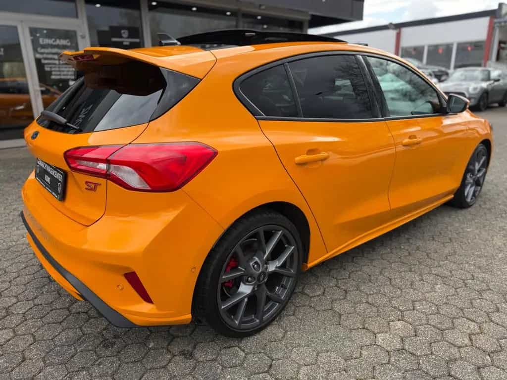 Ford Focus 2,3 EcoBoost ST Auto/PANO/RECARO/GAR/Top! 10/2020-photo-4