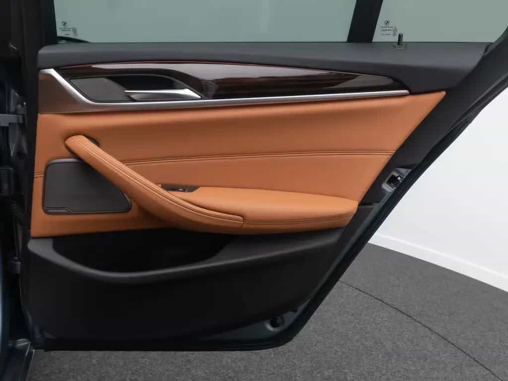 BMW 5 Series 540d xD SportLine 360°HUD AHK DispKey SoftCl H/K 06/2019-photo-34
