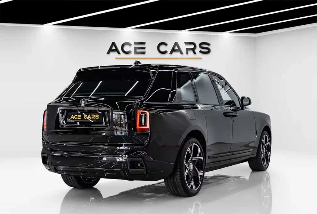 Rolls-Royce Cullinan Black Badge Production 26 4 seats Feetr null-photo-1