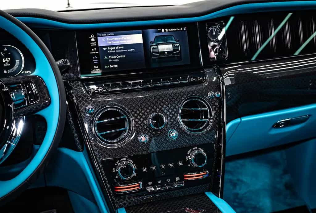 Rolls-Royce Cullinan Black Badge Production 26 4 seats Feetr null-photo-11