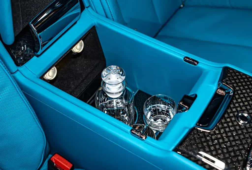 Rolls-Royce Cullinan Black Badge Production 26 4 seats Feetr null-photo-13