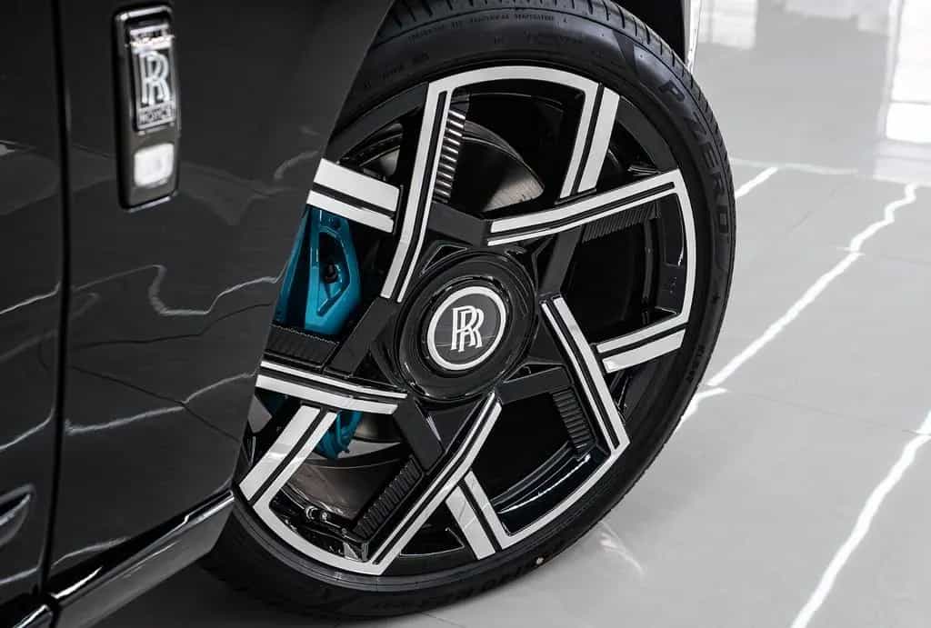 Rolls-Royce Cullinan Black Badge Production 26 4 seats Feetr null-photo-15