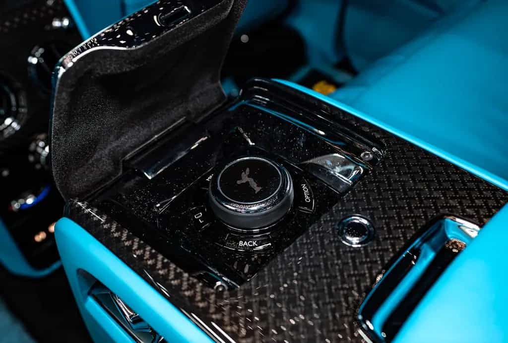 Rolls-Royce Cullinan Black Badge Production 26 4 seats Feetr null-photo-17
