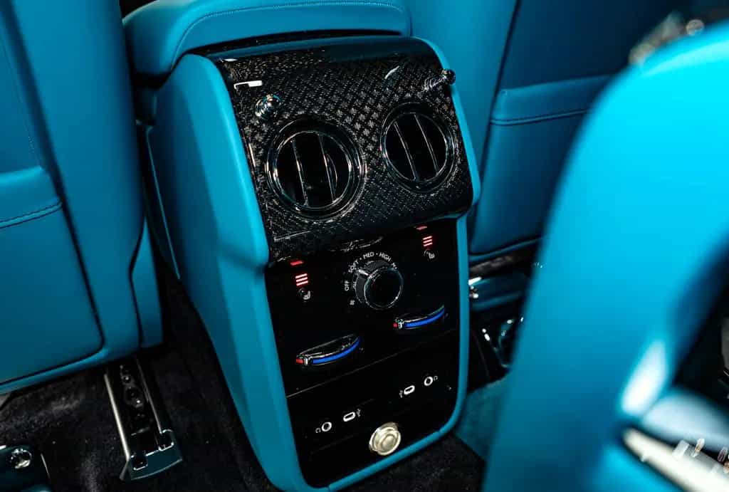 Rolls-Royce Cullinan Black Badge Production 26 4 seats Feetr null-photo-19