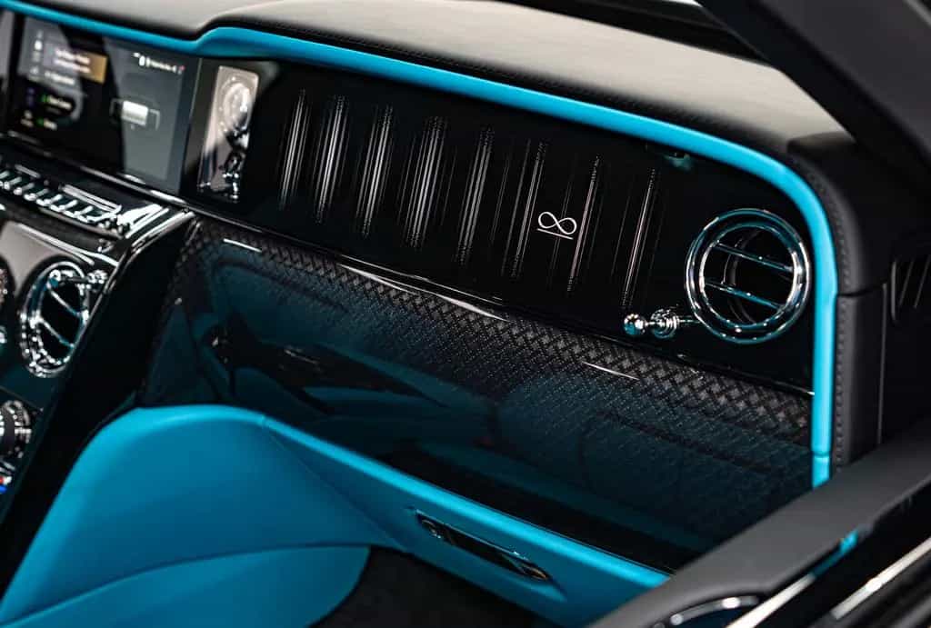 Rolls-Royce Cullinan Black Badge Production 26 4 seats Feetr null-photo-20
