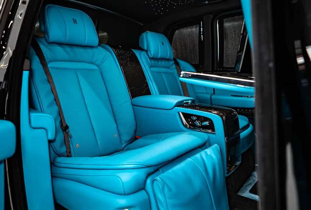 Rolls-Royce Cullinan Black Badge Production 26 4 seats Feetr null-photo-5