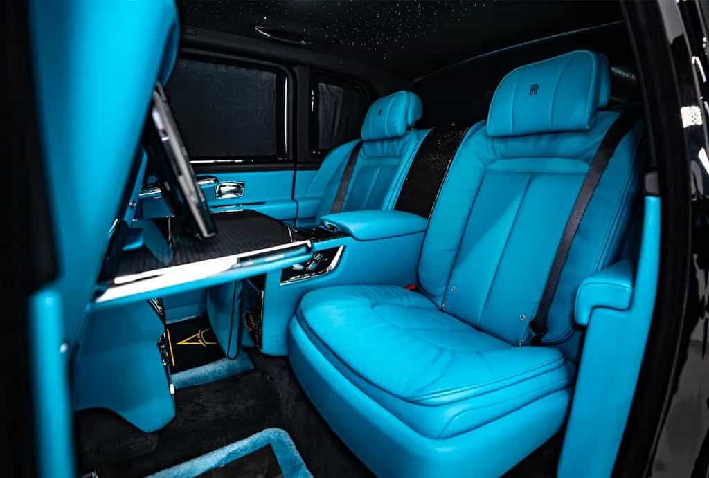 Rolls-Royce Cullinan Black Badge Production 26 4 seats Feetr null-photo-9