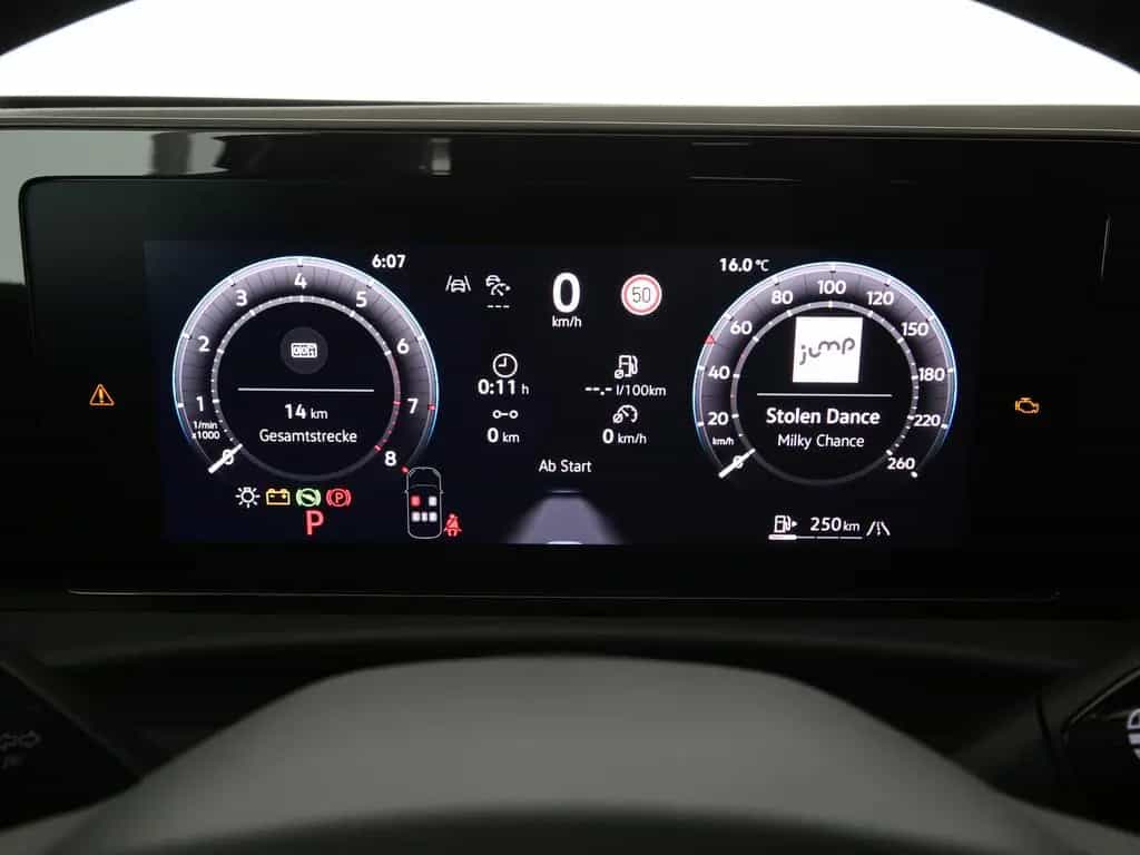 Volkswagen T-Roc 1.5TSI DSG R-Line neues Modell LEDPlus AHK 02/2026-photo-11