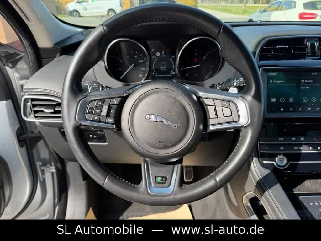 Jaguar F-Pace R-Sport AWD Aut. Leder Navi Kam LED Pano 12/2019-photo-8