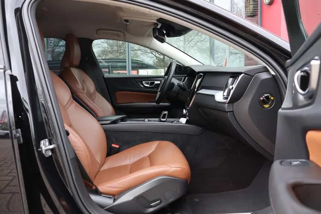 Volvo V60 2.0 B3 Momentum | Origineel NL | ACC | Camer 01/2022-photo-20