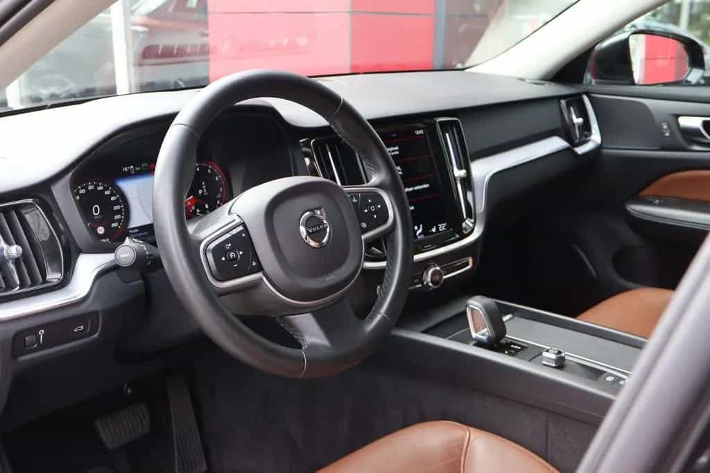 Volvo V60 2.0 B3 Momentum | Origineel NL | ACC | Camer 01/2022-photo-4