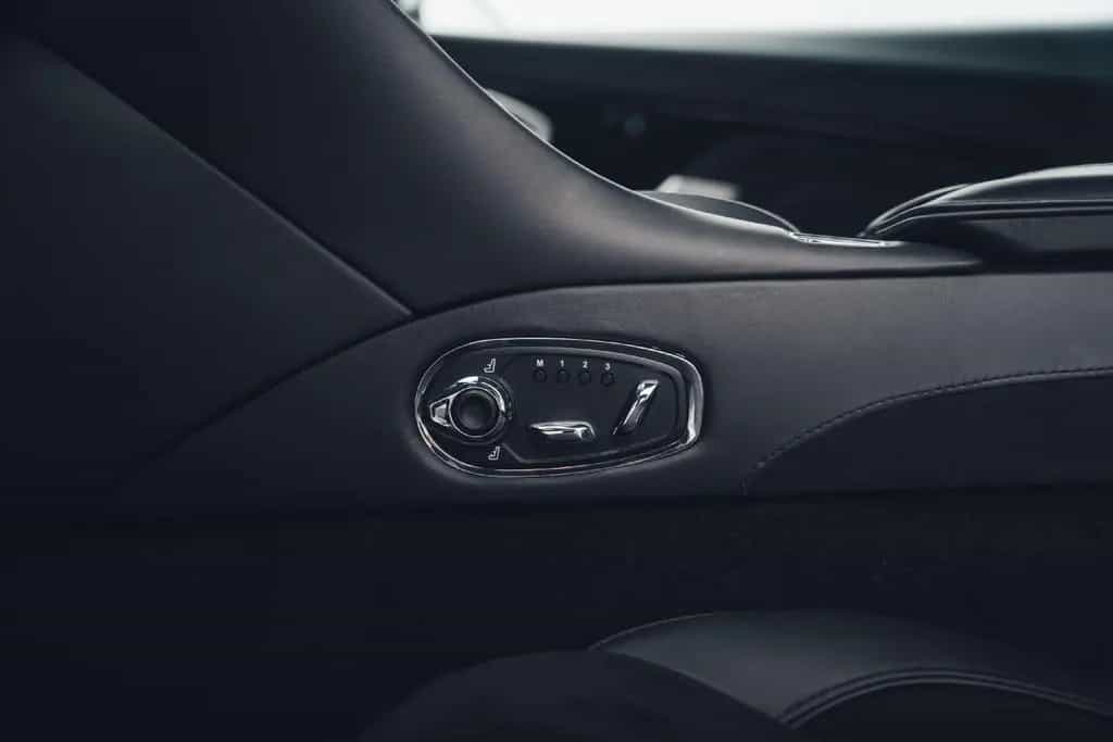Aston Martin DBS Superleggera / Magnetic Silver / Jewellery P 01/2022-photo-20