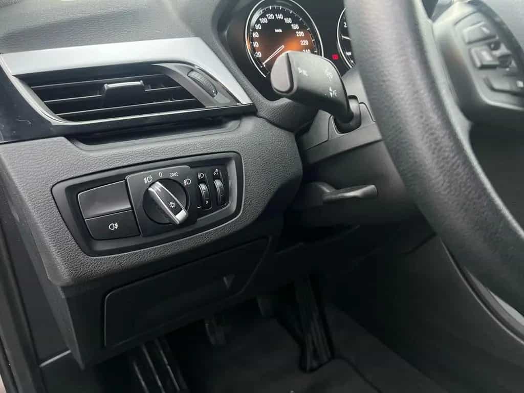 BMW X1 sDrive18i ANHÄNGEKUPPLUNG DAB NAVI UVM. 01/2022-photo-16