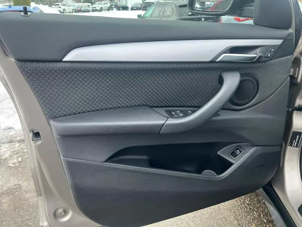 BMW X1 sDrive18i ANHÄNGEKUPPLUNG DAB NAVI UVM. 01/2022-photo-33